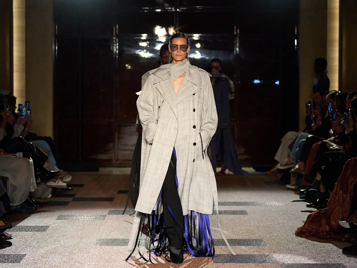 إطلالة من روكساندا Roksanda - ملاحظة الصور من Launchmetrics/Spotlight ©