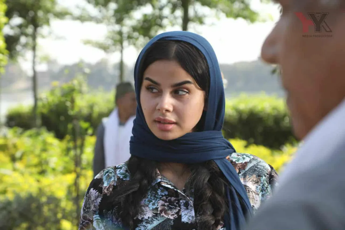 منة عرفة في كواليس التصوير- الصورة من المركز الإعلامي للشركة المنتجة