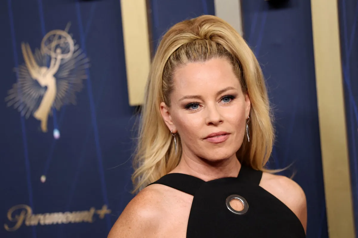 إليزابيث بانكس في لوس أنجلوس (Elizabeth Banks in Los Angeles). مصدر الصورة: Patrick T. Fallon / AFP