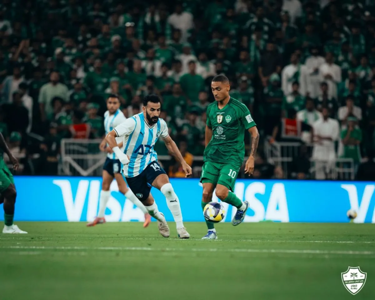 الصورة من مواجهة الفريقين