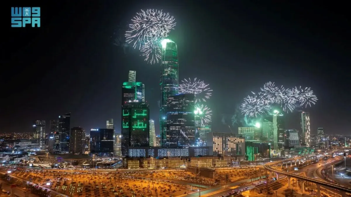 الألعاب النارية تزين سماء العاصمة السعودية الرياض