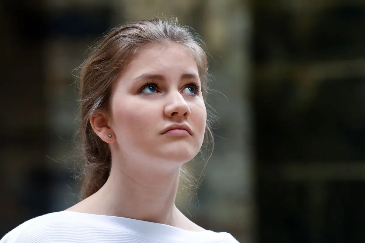 الأميرة إليزابيث في دير فيليرز في فيليرز لا فيل (Princess Elisabeth at the Villers Abbey in Villers-la-Ville). مصدر الصورة: FREDERIC SIERAKOWSKI / various sources / AFP