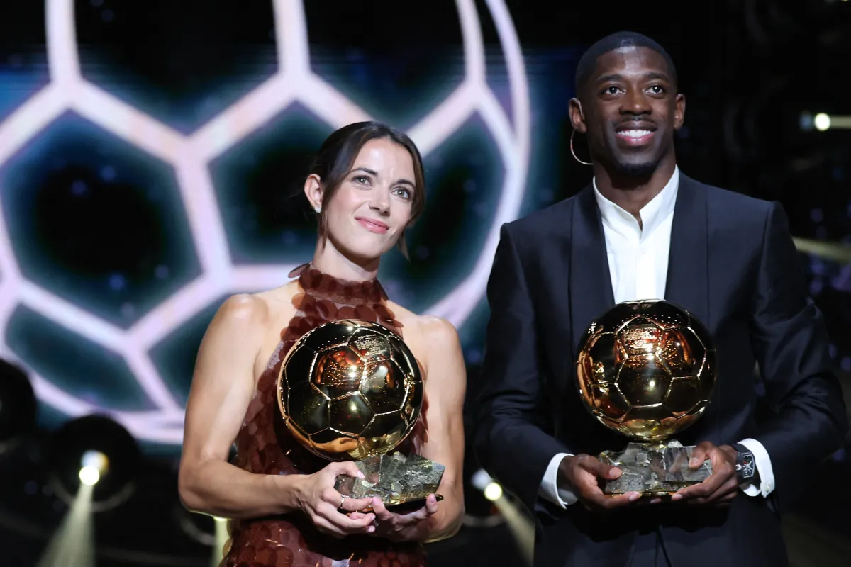 ديمبلي وبونماتي- Paris Saint-Germain's French forward Ousmane Dembele and Barcelona's Spanish midfielder and Ballon d’Or 2024 winner Aitana Bonmati pose after receiving the Ballon d'Or awards during the 2025 Ballon d'Or France Football award ceremony at the Theatre du Chatelet in Paris on September 22, 2025. (Photo by Franck FIFE / AFP)