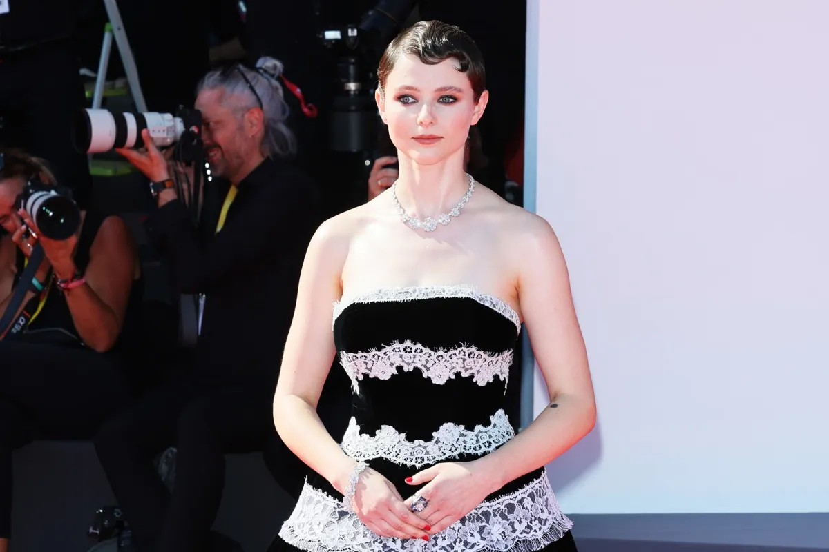 توماسين ماكنزي Thomasin McKenzie في مهرجان فينيسيا السينمائي 2025 ( مصدر الصورة: Ernesto Ruscio/Getty Images) 