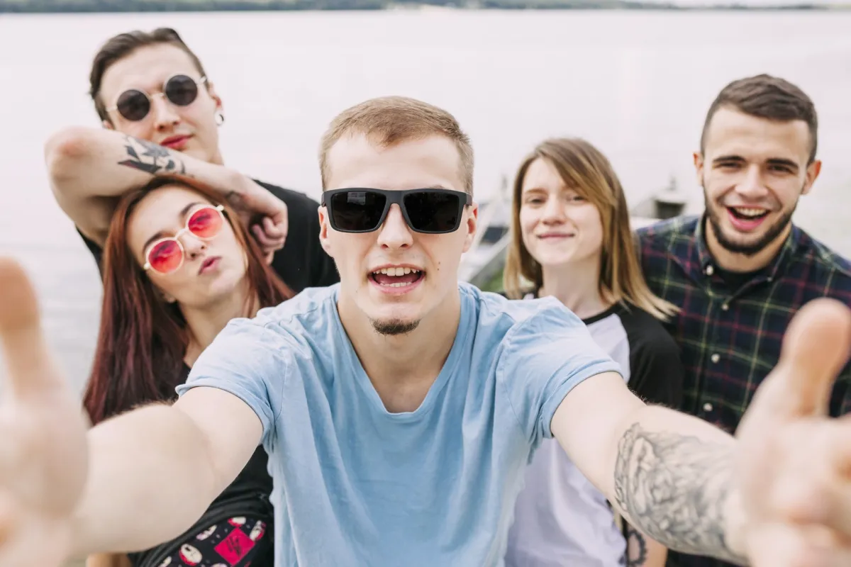 الأصدقاء السبعة هي مفهوم اجتماعي انتشر عبر وسائل التواصل الاجتماعي- مصدر الصورة FREEPIK 