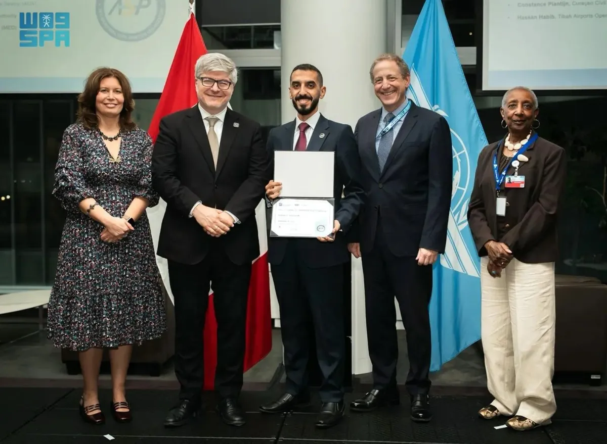 أول سعودي يُتوّج بتصنيف عالمي - الصورة من وكالة الأنباء السعودية "واس"