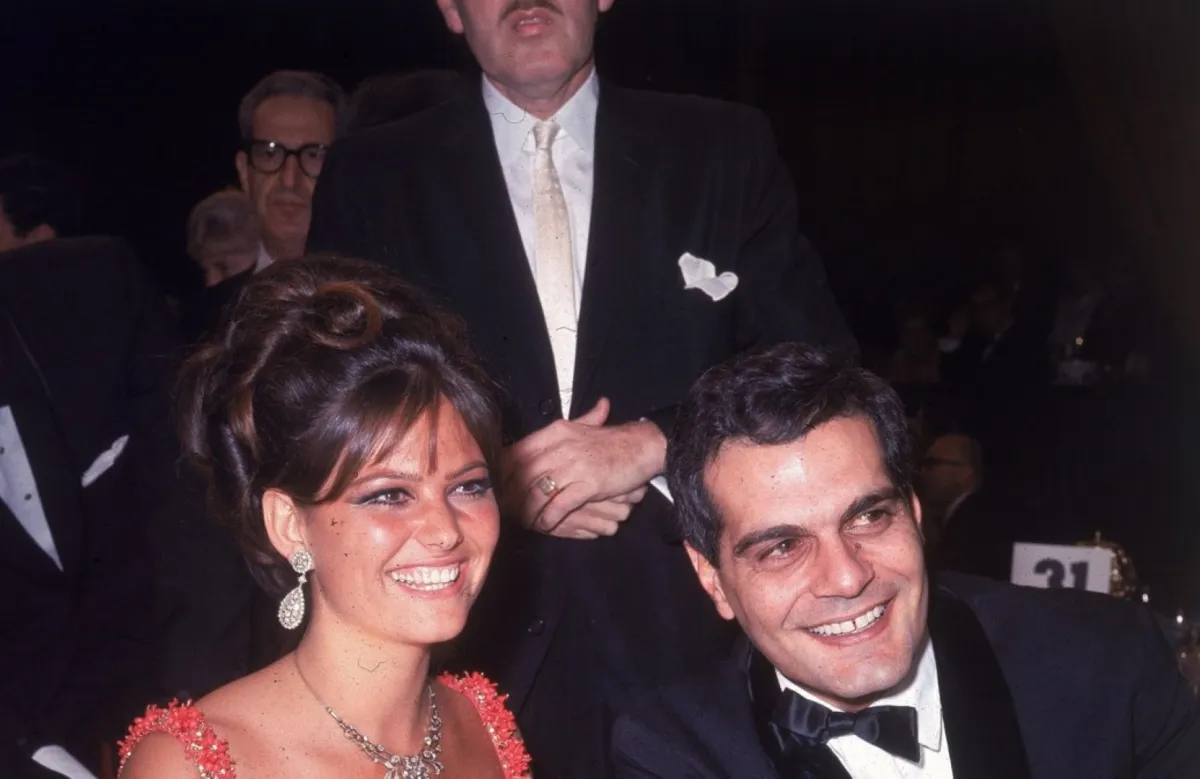 كلوديا كاردينالي Claudia Cardinale وعمر الشريف Omar Sharif من حفل الغولدن جلوب 1966 - الصورة أرشيفية