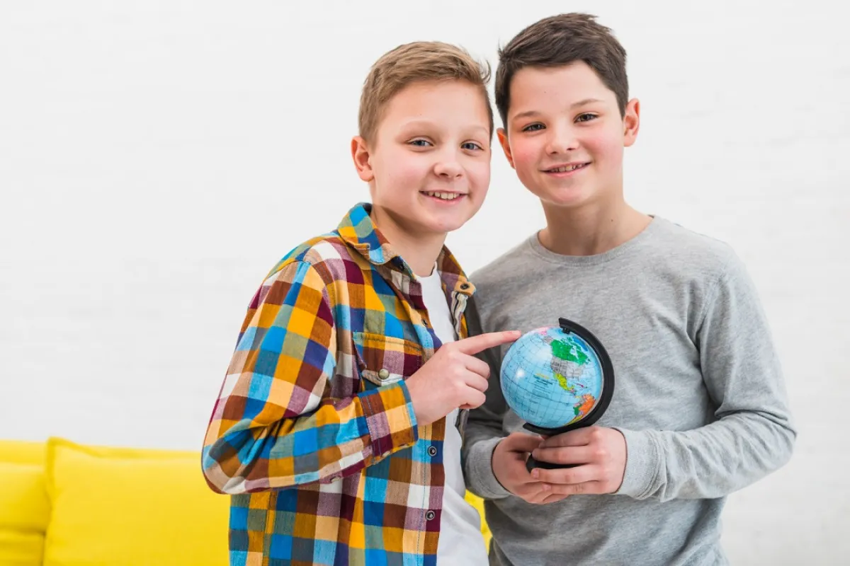 صورة لطفلين وتواصل عبر القارات