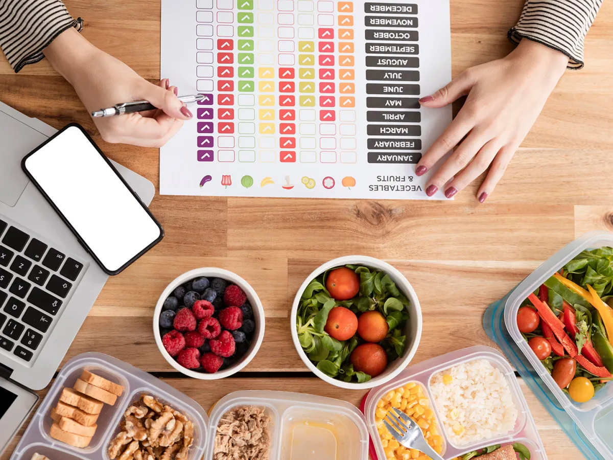 ما يحتاجه الجسم يومياً من الفيتامينات والمعادن  Image By Freepik