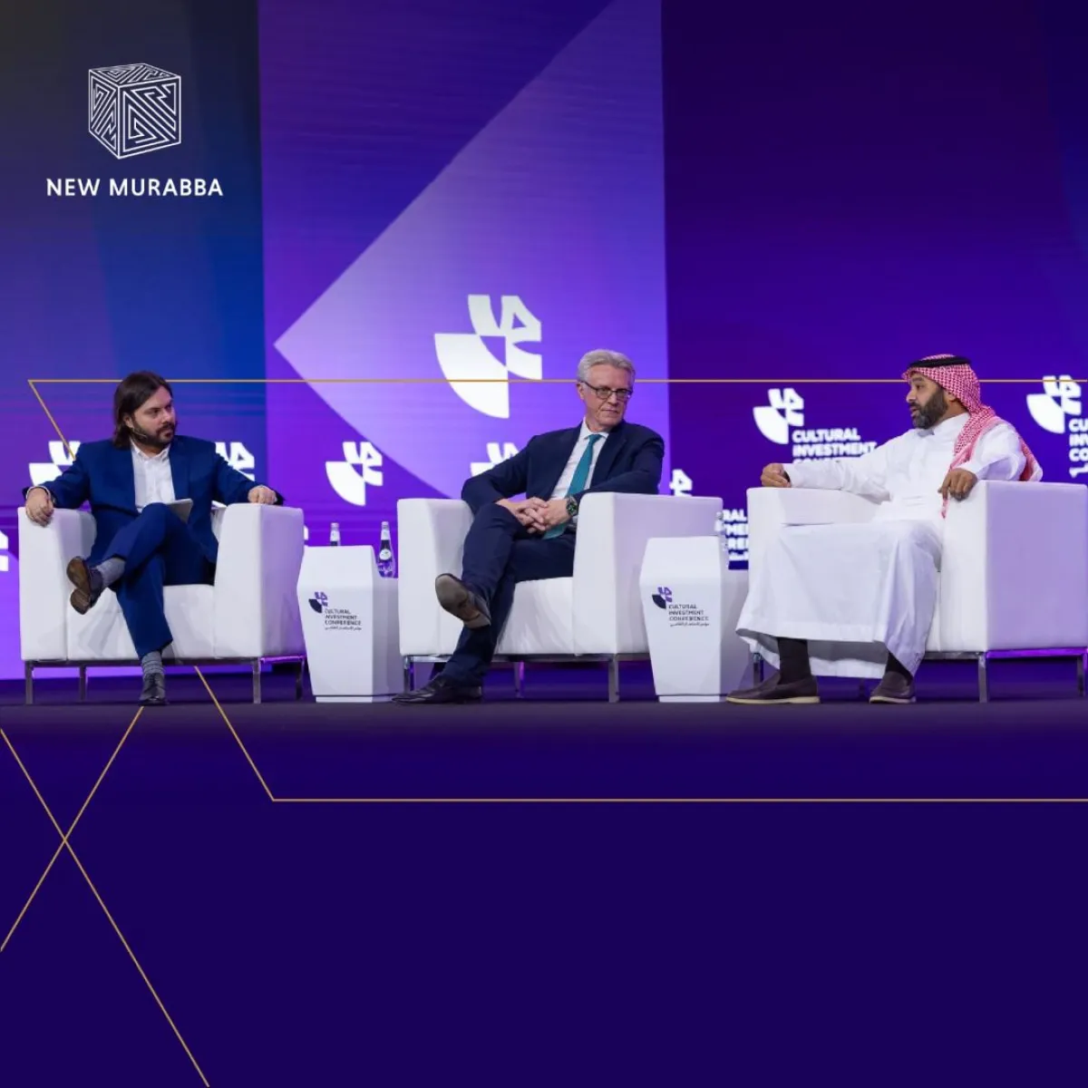  مايكل دايك الرئيس التنفيذي للمربع الجديد خلال مشاركته في جلسة حوارية بعنوان المشاريع السعودية الكبرى: إبراز ثقافتنا إلى العالم