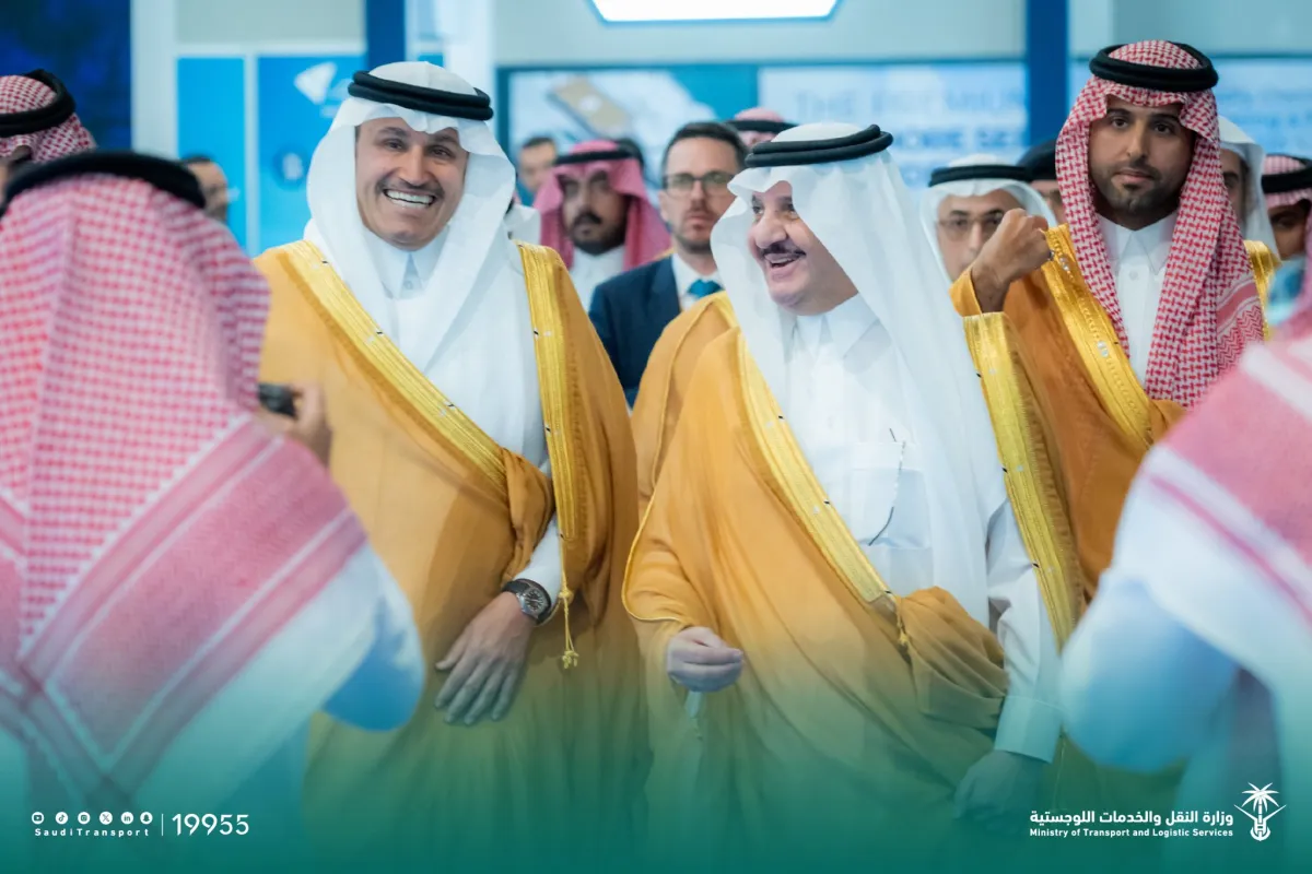 لحظة افتتاح المؤتمر السعودي البحري واللوجستي. مصدر الصورة (الموقع الرسمي لوزارة النقل والخدمات اللوجستية على منصة x )