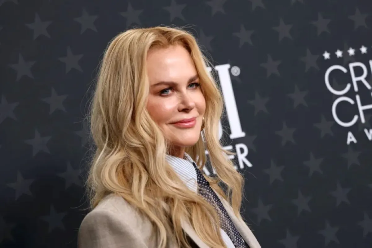 نيكول كيدمان خلال حضور حفل توزيع جوائز اختيار النقاد السنوي الثلاثين في باركر هانجر في سانتا مونيكا، كاليفورنيا( Nicole Kidman attends the 30th Annual Critics Choice Awards at Barker Hangar in (Santa Monica, California مصدر الصورة: (Photo by Michael Tran / AFP)