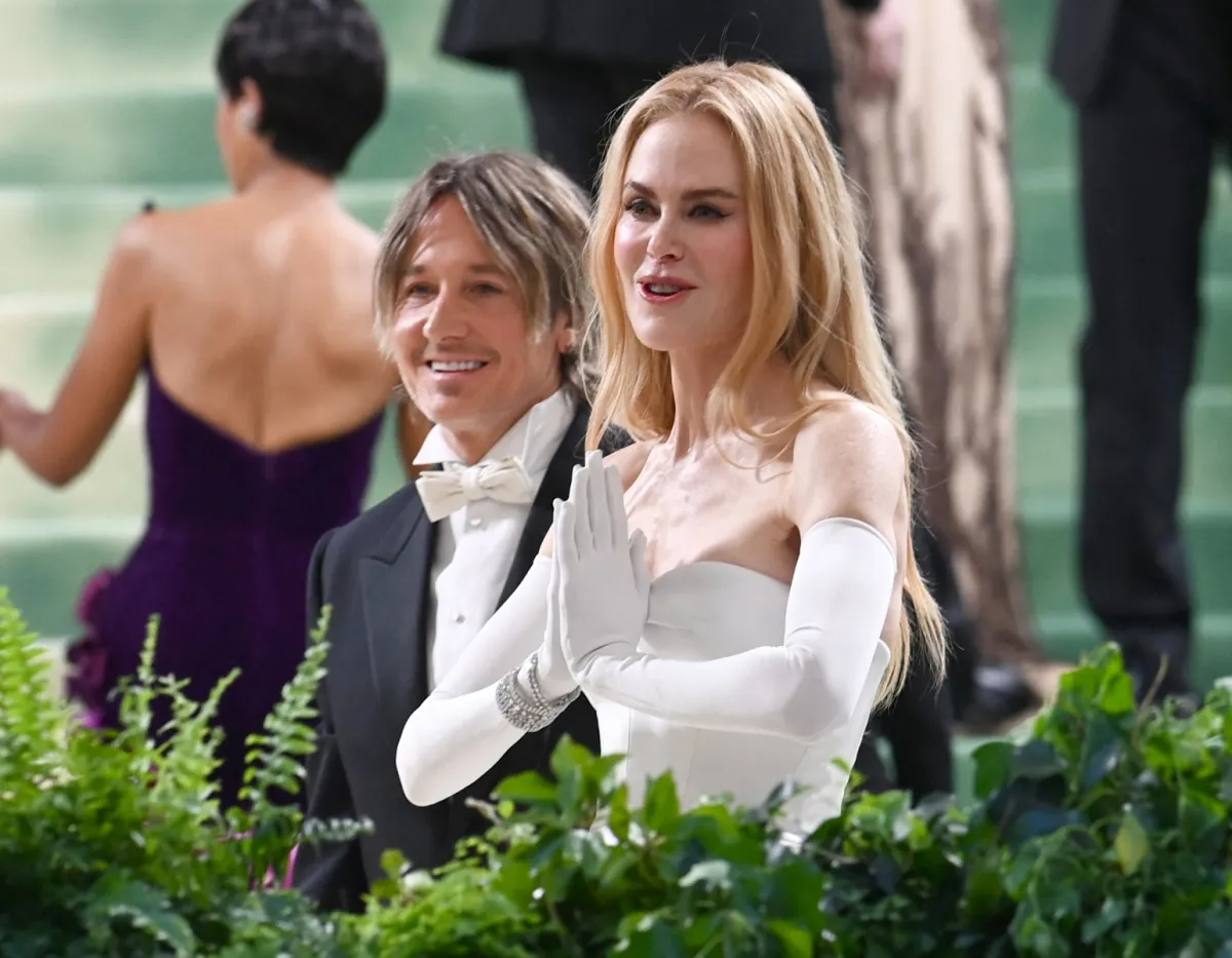 كيث أوربان Keith Urban  مع نيكول كيدمان Nicole Kidman في حفل Met Gala- مصدر الصورة ANDREA RENAULT / AFP