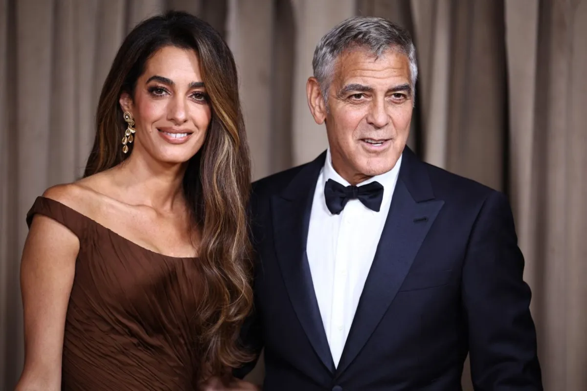 جورج وأمل كلوني George Clooney and Amal Clooney في حفل The Albies 2025. مصدر الصورة:  HENRY NICHOLLS / AFP