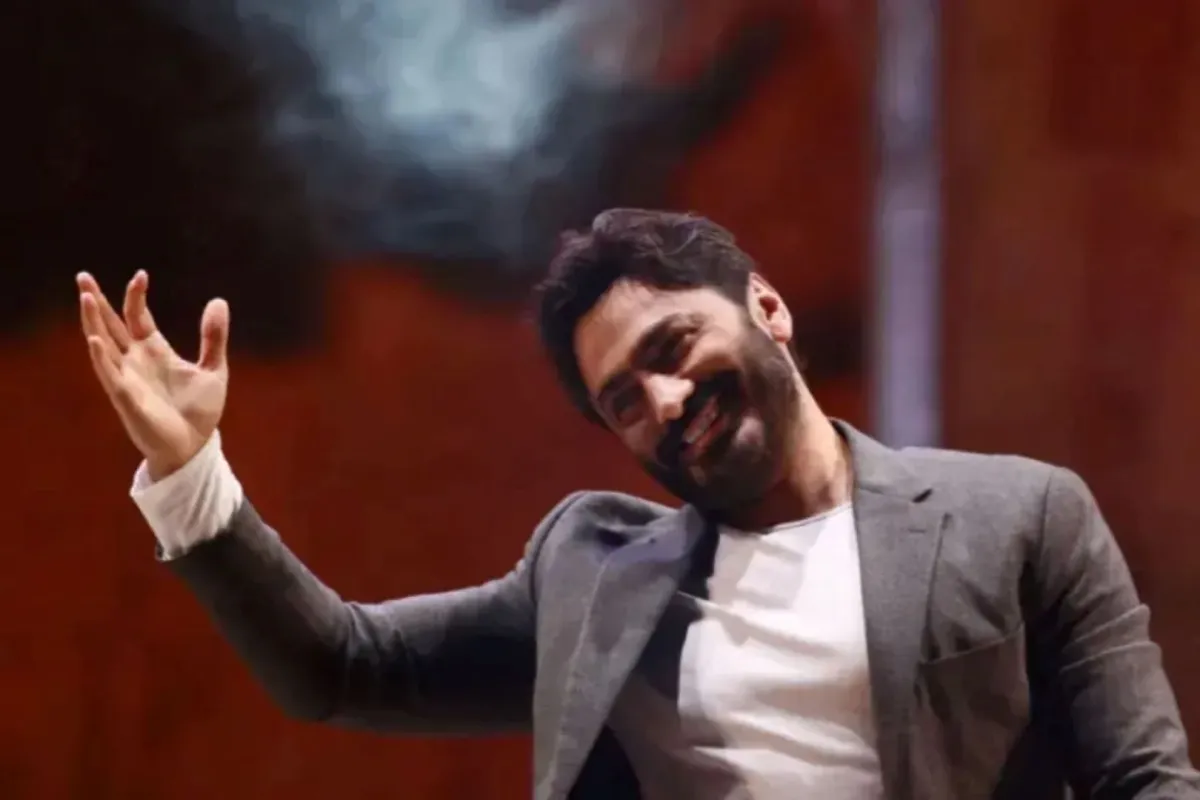 تامر حسني في مهرجان جرش للثقافة والفنون في مدينة جرش اليونانية الرومانية القديمة شمال العاصمة الأردنية عمّان (Tamer Hosny at the Jerash Festival of Culture and Arts in the ancient Greek-Roman city of Jerash, north of the Jordanian capital Amman). مصدر الصورة Khalil MAZRAAWI / AFP