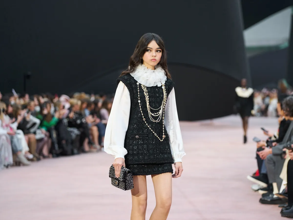 إطلالة من شانيل Chanel - الصورة من Launchmetrics/Spotlight ©