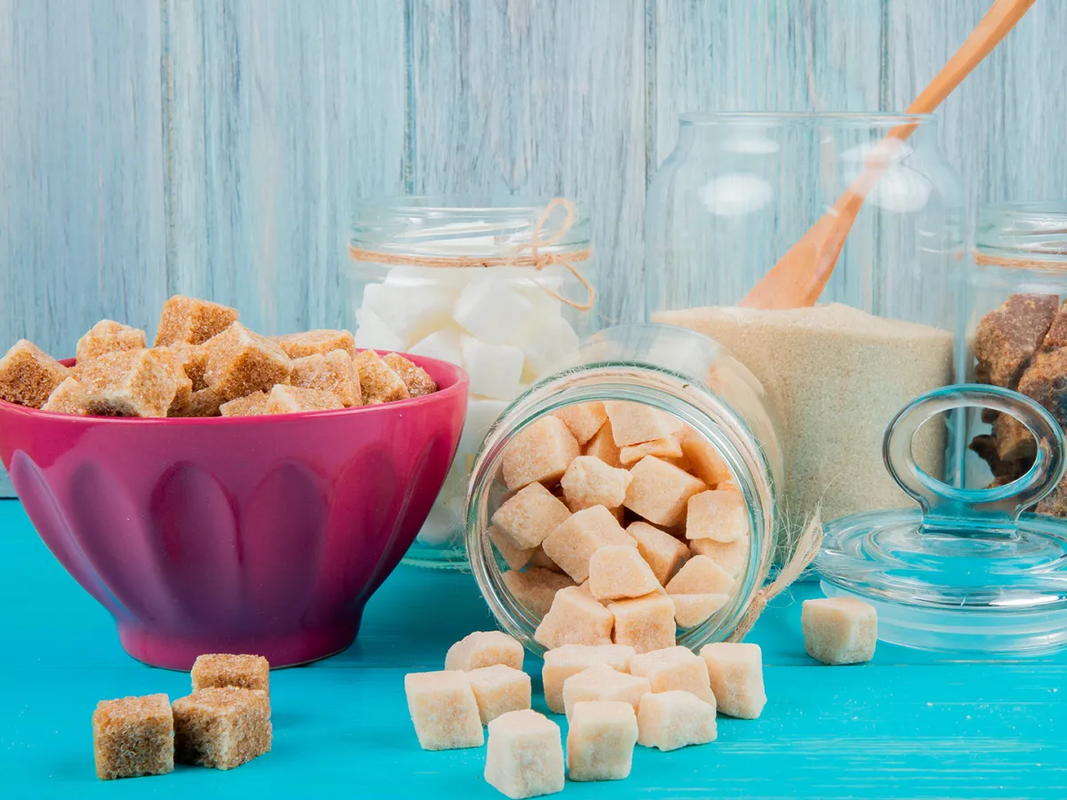 سكر طبيعي أم صناعي؟ Image by stockking on Freepik