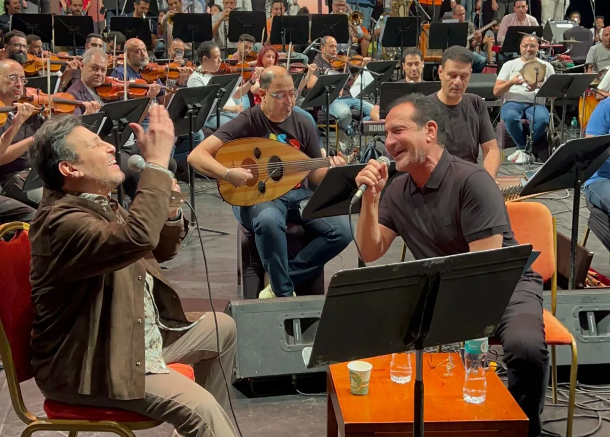 محمد ثروت وهاني شاكر أثناء تقديم بروفات دويتو بلدي- الصورة من المركز الإعلامي للفنان محمد ثروت 