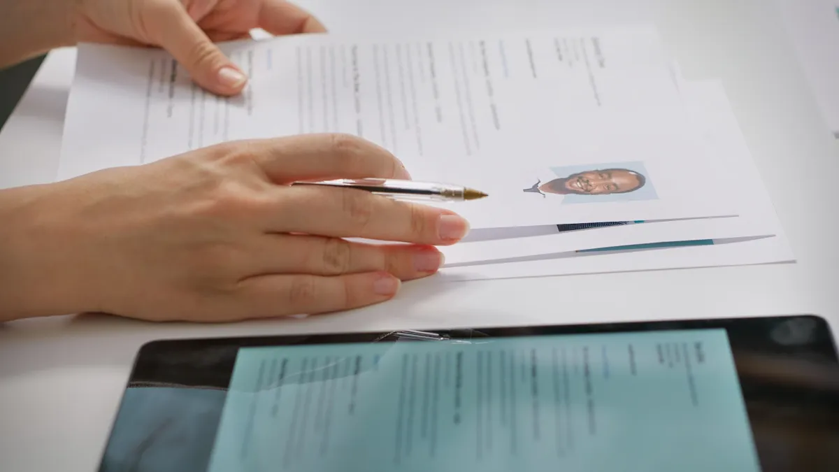 اصنع سيرتك الذاتية بالذكاء الاصطناعي خلال دقائق