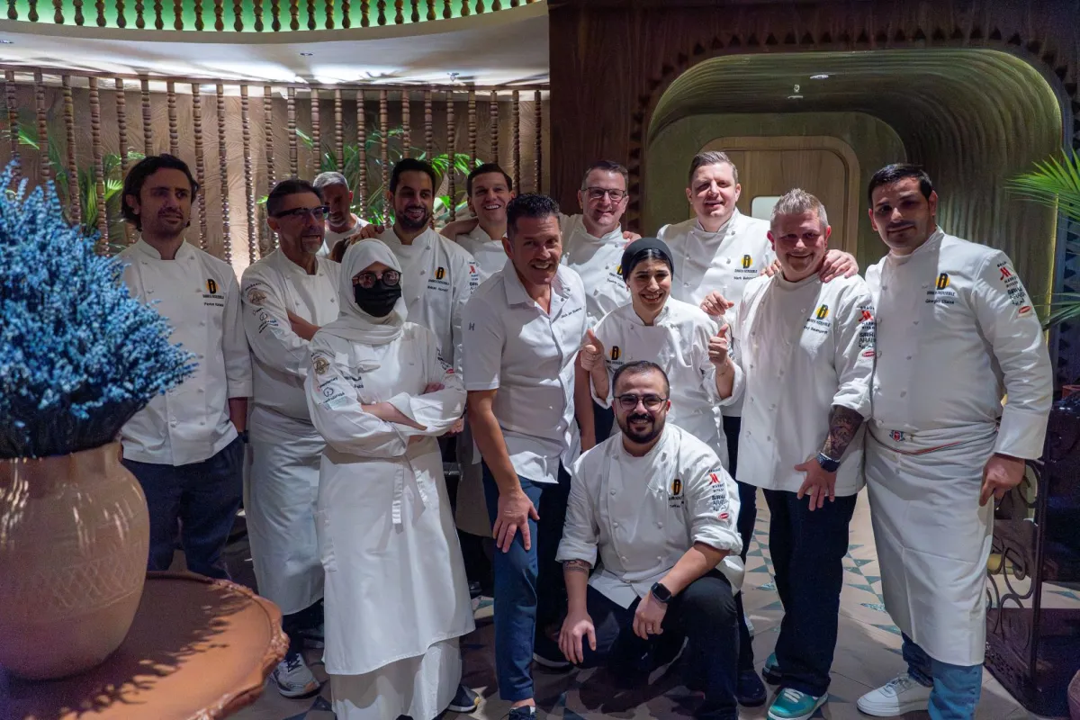 ستة من الطهاة العالميين الحائزين على نجوم ميشلان مع ستة من نخبة الطهاة السعوديين