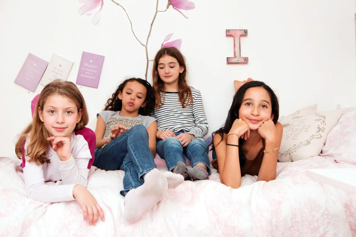 صورة فتيات من ثقافات مختلفة