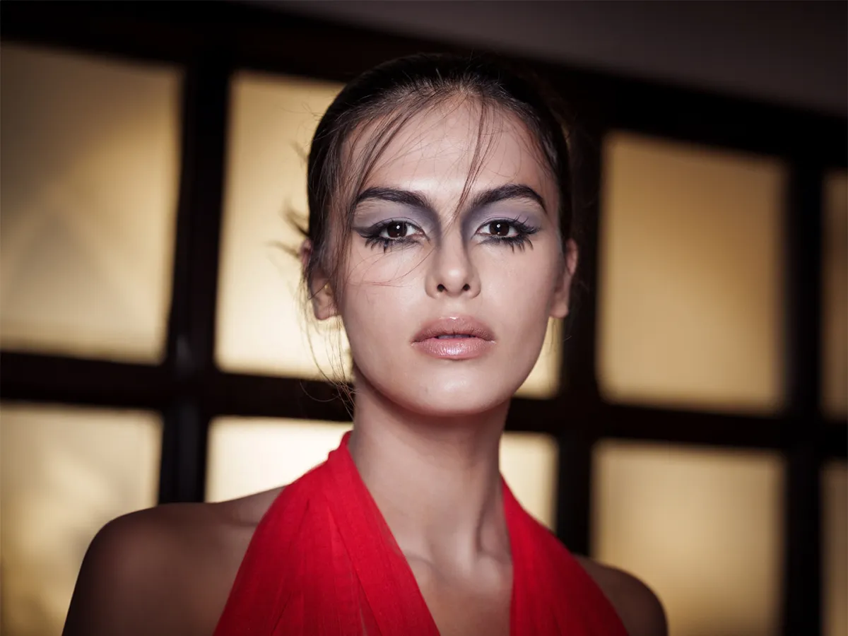 كيفية إزالة المكياج المقاوم للماء بدون إيذاء البشرة 