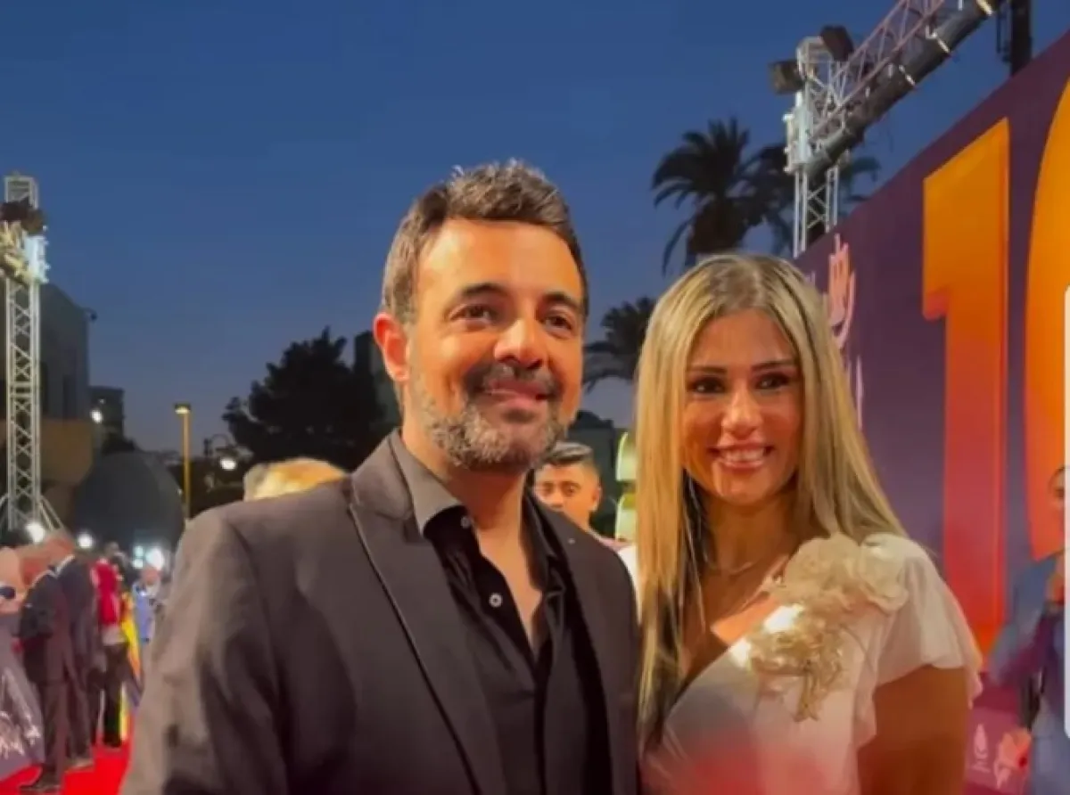 عمرو محمود ياسين وزوجته آيات أباظة - الصورة من حسابها على فيسبوك