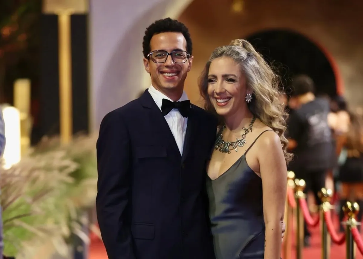 طه الدسوقي وزوجته من حفل الافتتاح - الصورة من المركز الإعلامي للمهرجان