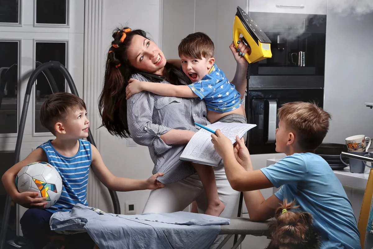 صورة تربية أطفال أم أخرى