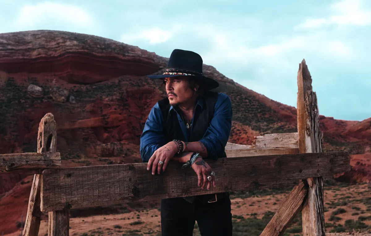 جونب ديب في حملة عطر "Sauvage" من ديور بيوتي Dior Beauty - الصورة من العلامة 