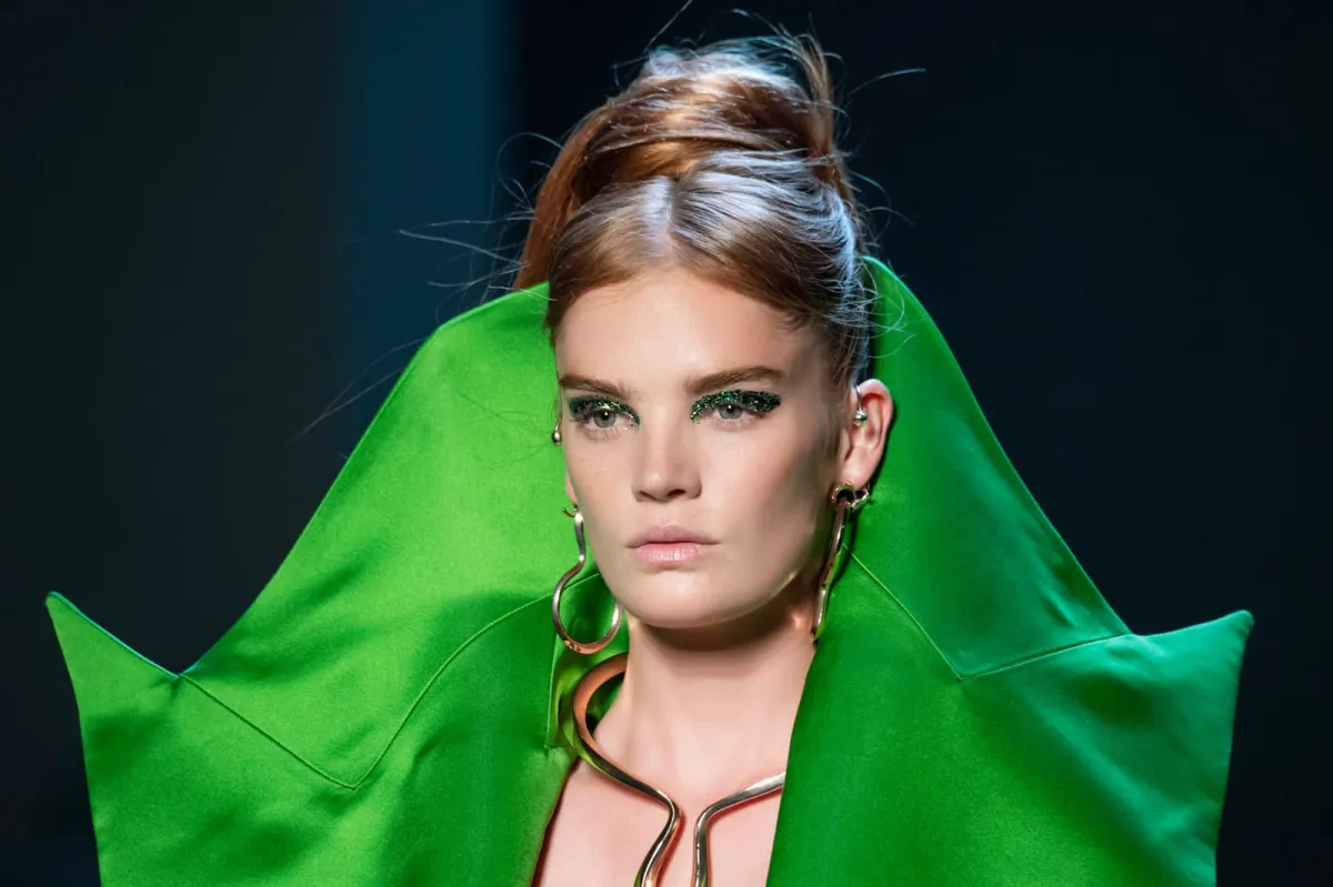 كيف تحول المكياج عبر العصور من طقس جمالي إلى فن للتعبير عن الذات؟