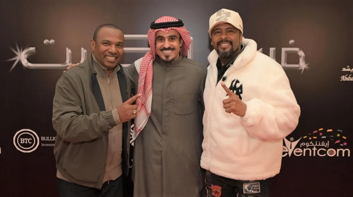 فرقة ميامي مع مدير روتانا في الكويت محمد الفضلي- الصورة من حسابهم على الانستغرام