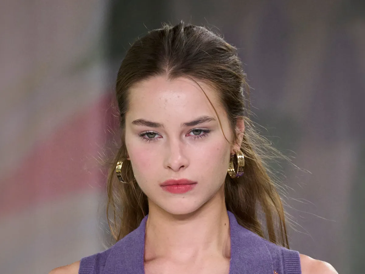  المكياج المناشب بحسب لون الشعر 