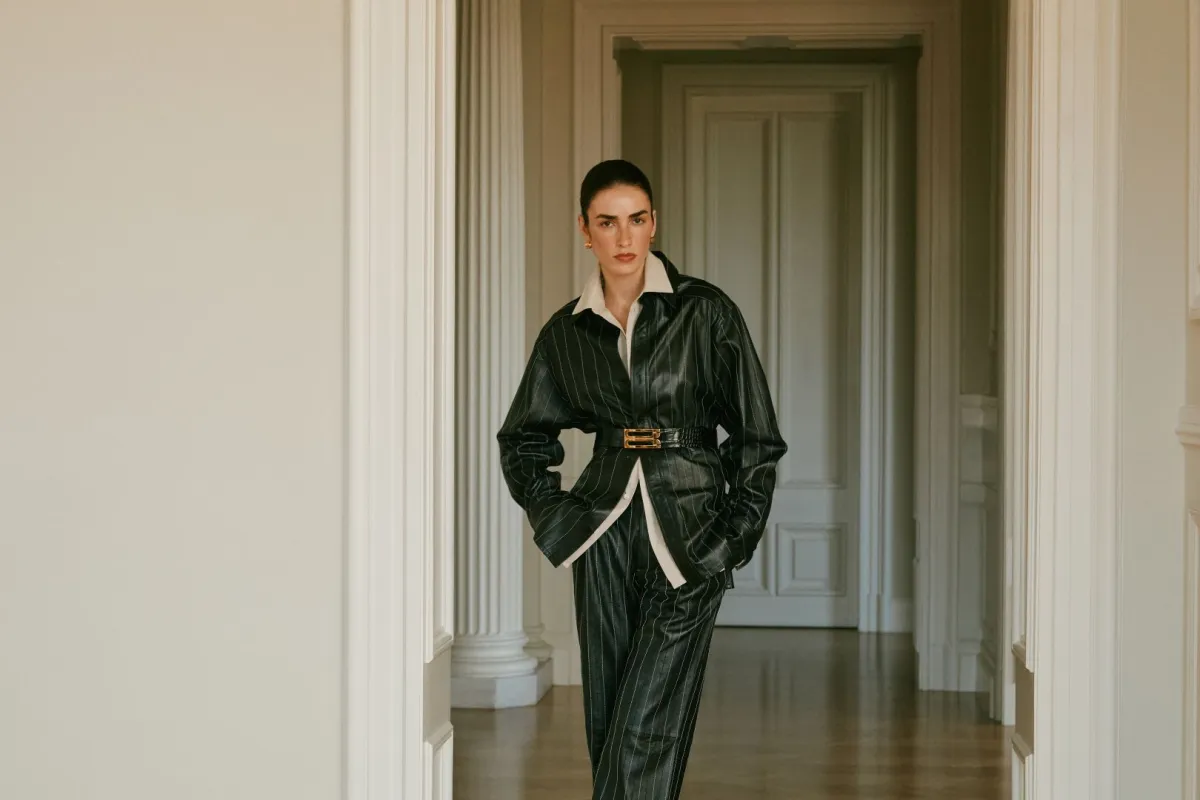 بدلة من فكتوريا بيكهام Victoria Beckham لدى أوناسOunass - الصورة من العلاقات العامة