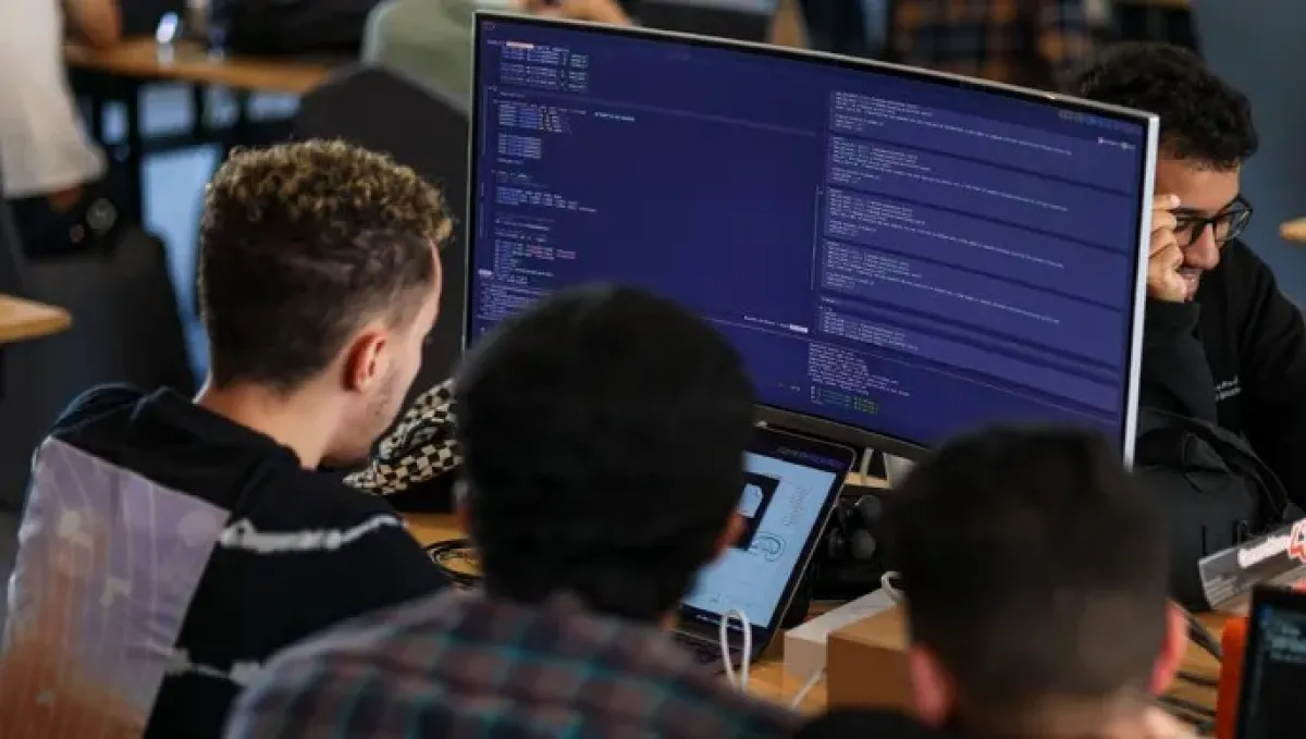 مسابقة دوري أبوظبي للسباقات المستقلة والمسيّرة. الصورة من مكتب أبوظبي الإعلامي
