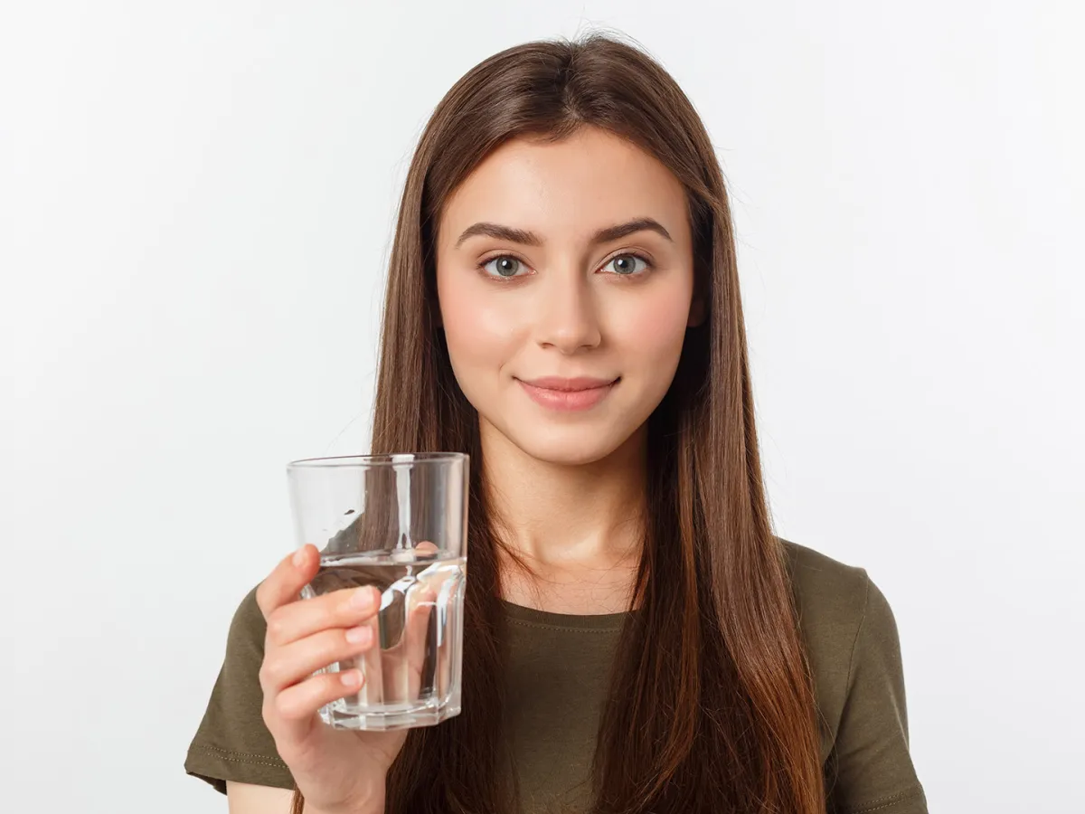 هل يجب شرب 8 أكواب ماء يوميًا؟
