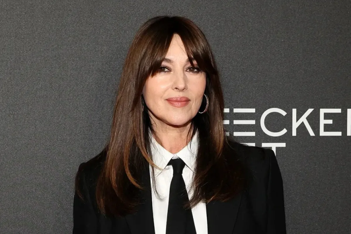 مونيكا بيلوتشي تحضر عرض "‏Mafia Mamma‏" في مسرح نيويورك عام 2023 (‏Monica Bellucci attends the "Mafia ‎Mamma" in New York Theater on 2023‎‏)- مصدر الصورة: (‏Dia Dipasupil / GETTY IMAGES NORTH ‎AMERICA / Getty Images via AFP‏)‏