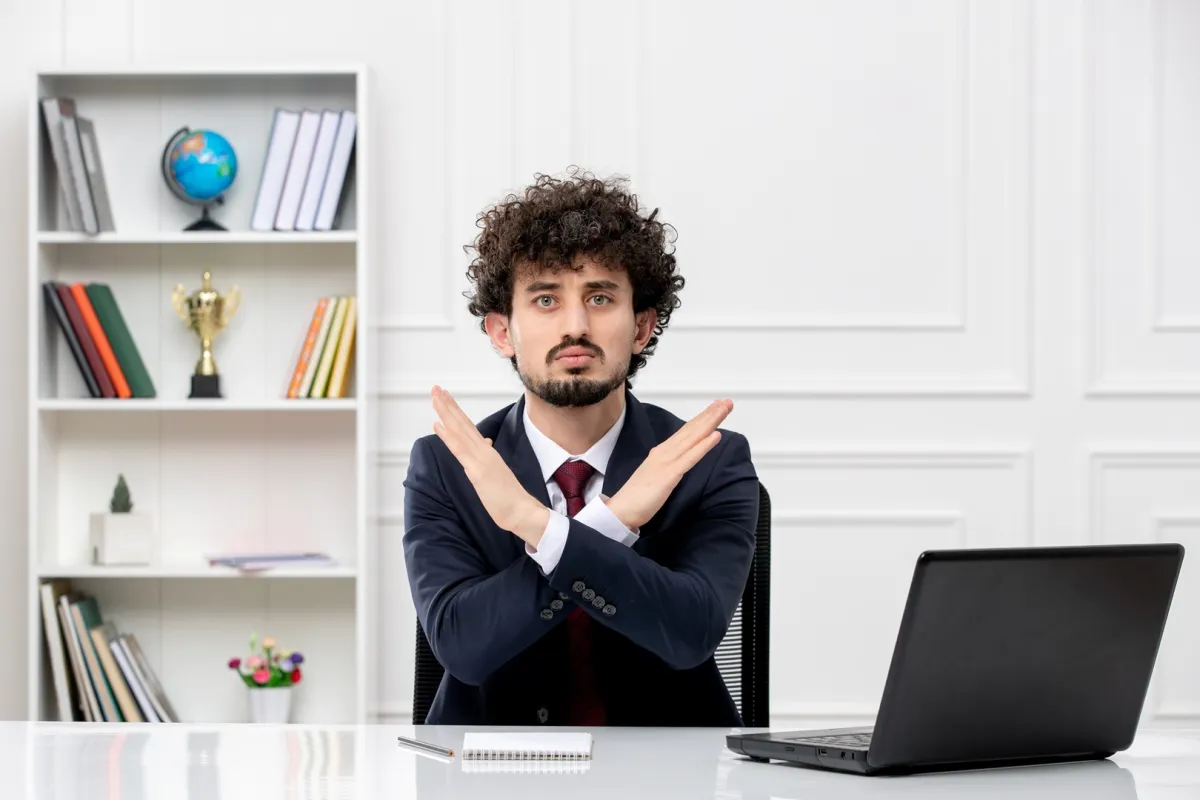 موظف يرفض طلب المدير _ مصدر الصورة freepik 