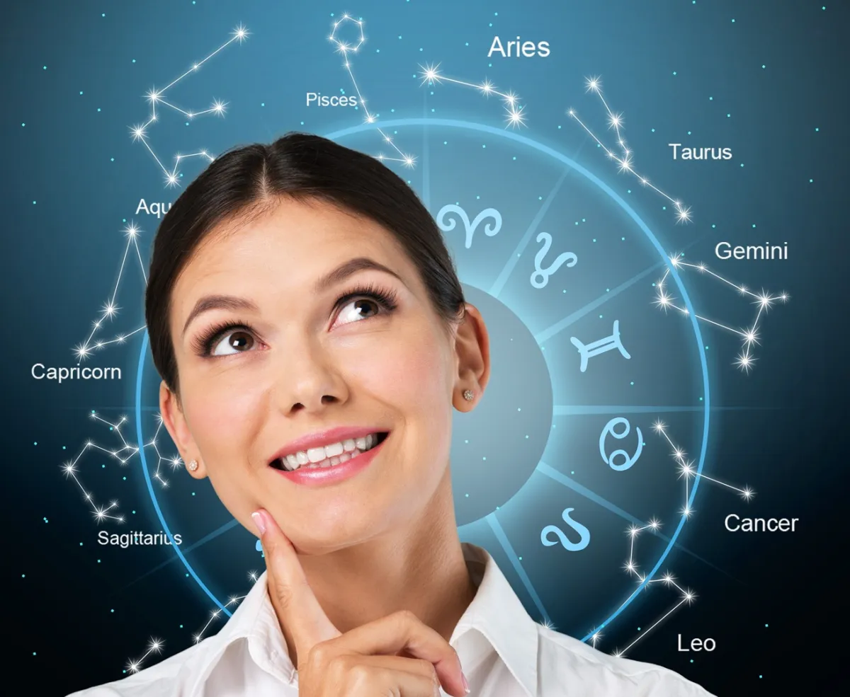 ميزات أنثى برج الميزان في العمل والإدارة