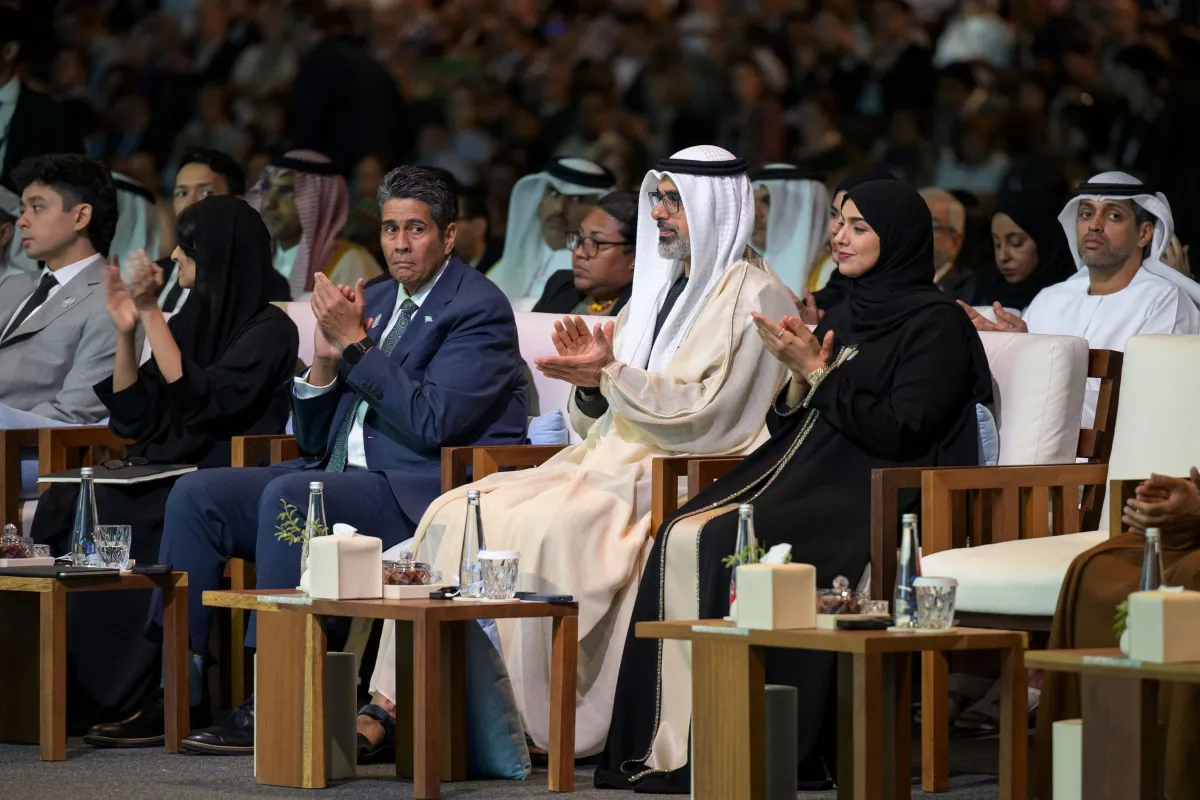 الشيخ خالد بن محمد بن زايد آل نهيان، ولي عهد أبوظبي رئيس المجلس التنفيذي لإمارة أبوظبي خلال افتتاح المؤتمر العالمي للحفاظ على الطبيعة - الصورة من وكالة الأنباء الإماراتية "وام"