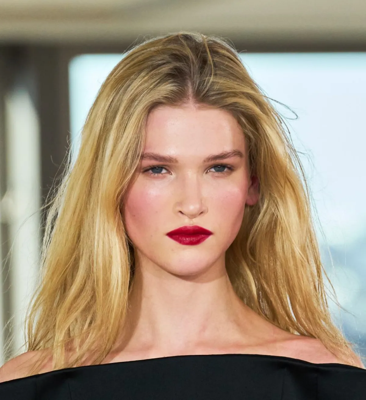 الهايلايتر البودرة أم السائل