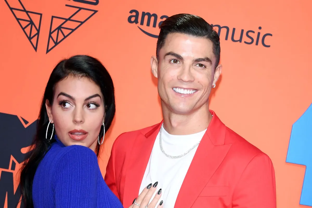 جورجينا رودريغيز وكريستيانو رونالدو في إشبيلية، إسبانيا (Georgina Rodriguez and Cristiano Ronaldo in Seville, Spain). مصدر الصورة: Daniele Venturelli/Daniele Venturelli/WireImage