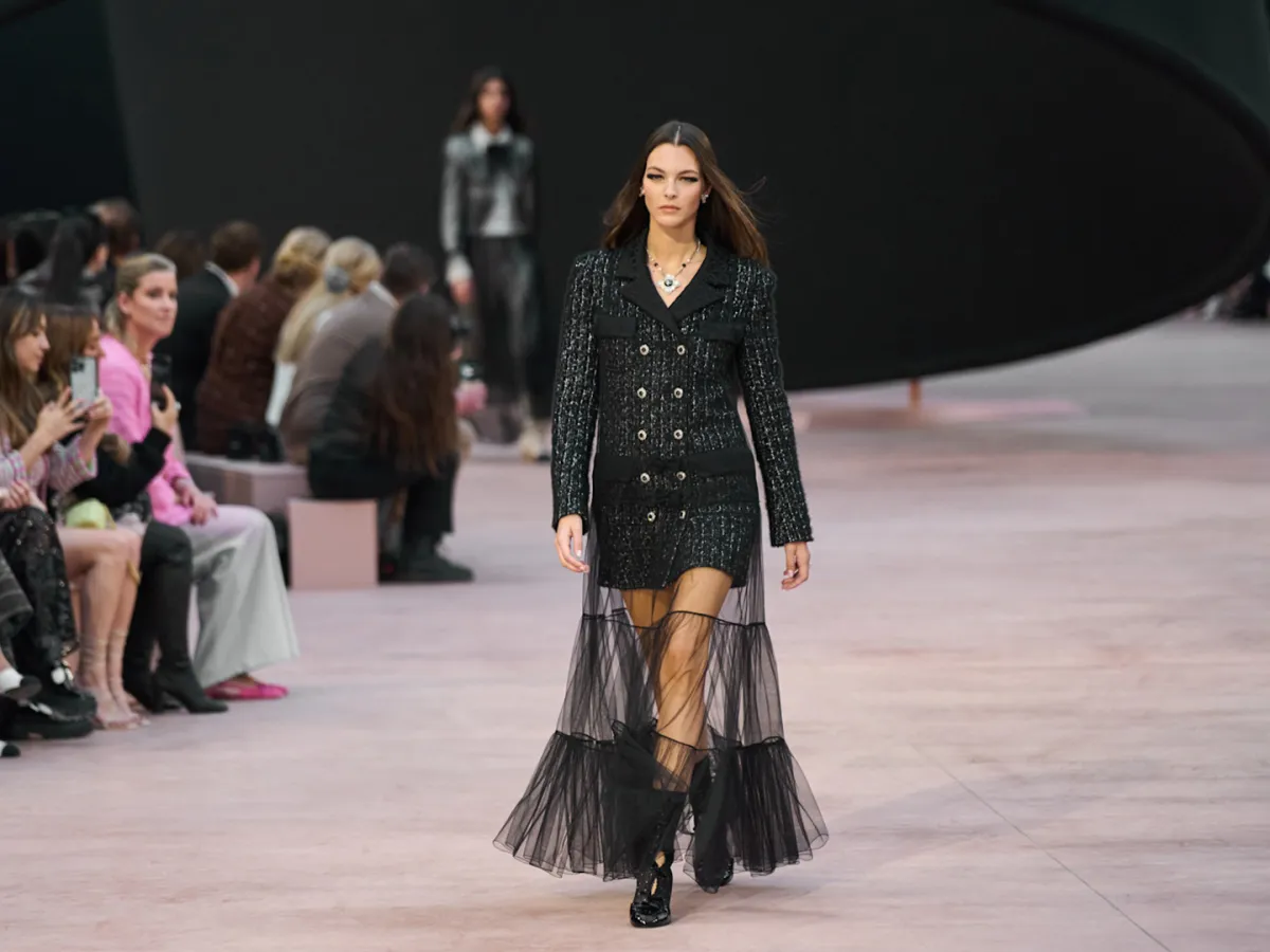 إطلالة من شانيل Chanel - الصورة من Launchmetrics/Spotlight ©