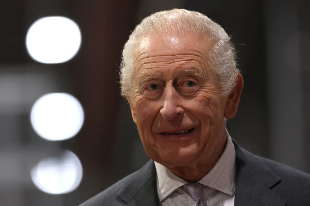 الملك تشارلز في افتتاح محطة مترو جنوب ويلز ( King Charles at the opening of the South Wales Underground station ). مصدر الصورة:Adrian Dennis / POOL / AFP