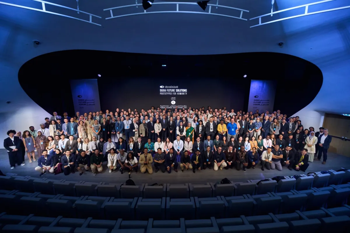 صورة جماعية للمشاركين في «حلول دبي للمستقبل – ابتكارات للبشرية» 2025.