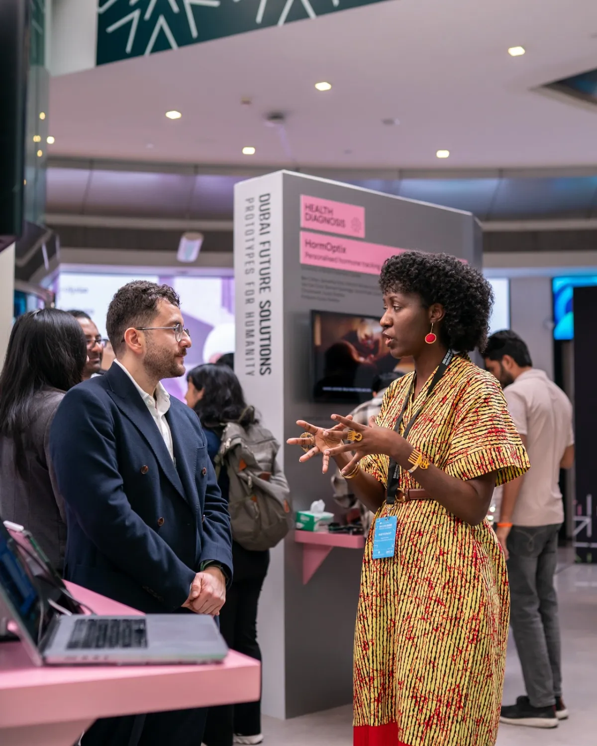 مبتكرون شباب يناقشون حلولاً صحية مبتكرة في معرض «حلول دبي للمستقبل – ابتكارات للبشرية».