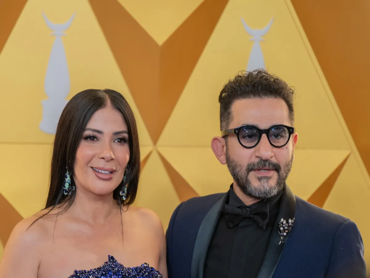 أحمد حلمي ومنى زكي خلال حفل joy awards 2025- الصورة من المكتب الاعلامي لمجموعة mbc