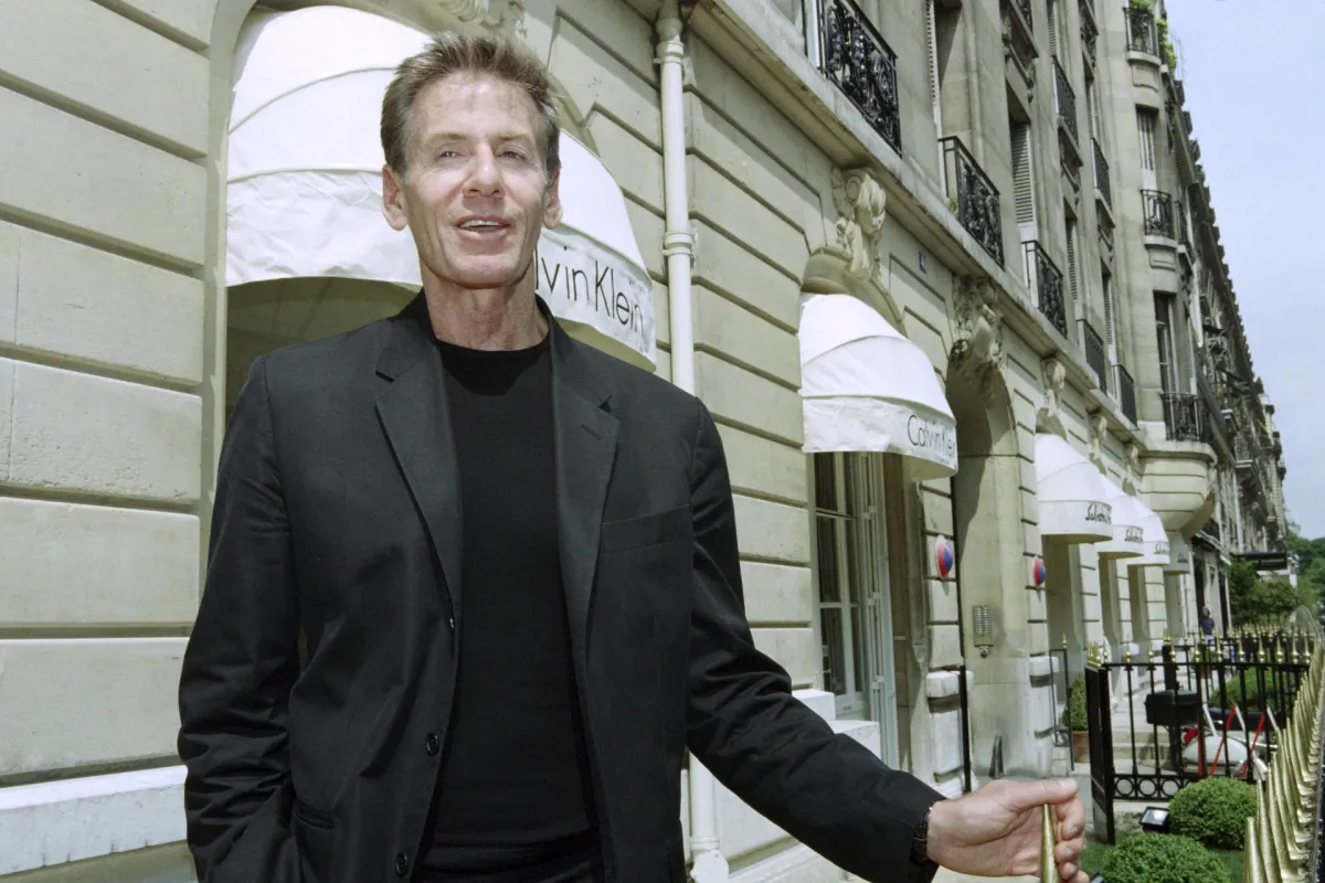 المصمم كالفن كلاين Calvin Klein في افتتاح أول متجر له في باريس - (مصدر الصورة  Thomas COEX / AFP)
