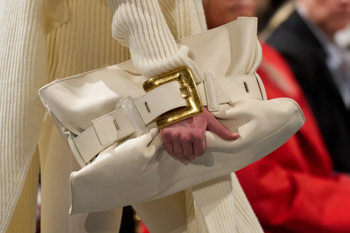 حقيبة كلاتش كبيرة