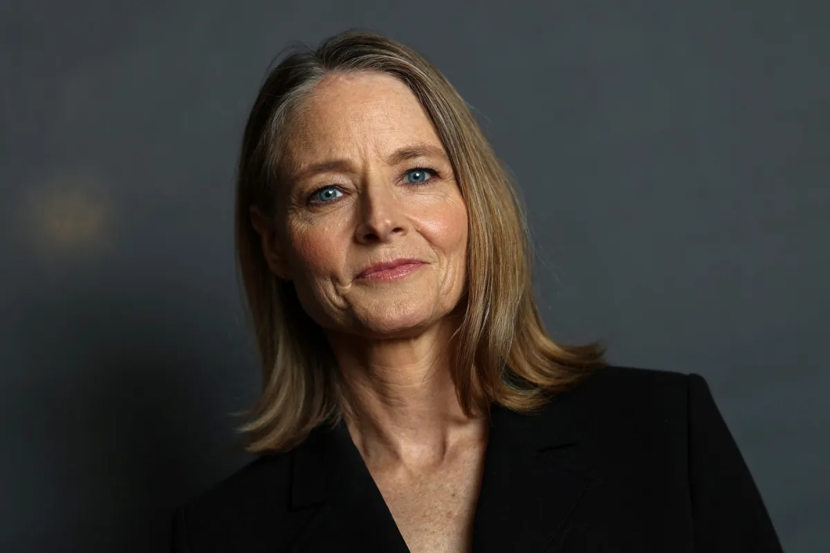 جودي فوستر في مسرح نقابة المخرجين الأمريكيين في لوس أنجلوس، كاليفورنيا (Jodie Foster at the DGA Theater in Los Angeles, California). مصدر الصورة:VALERIE MACON / AFP